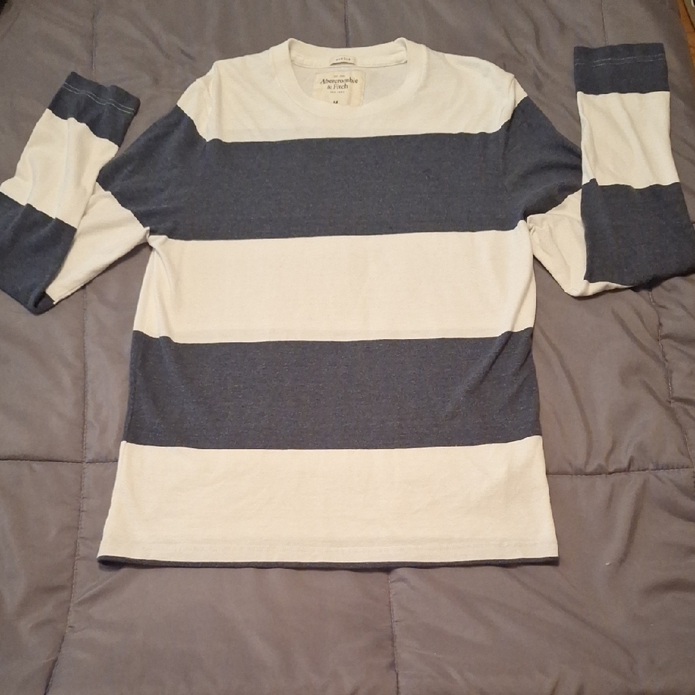 Abercrombie & Fitch Gray and White Striped Long Sleeve Tee